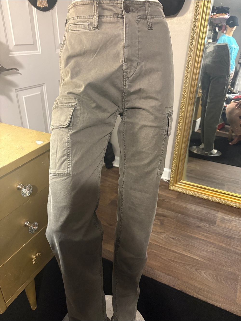 American Eagle Outfitters Men's Cargo Pants in Olive